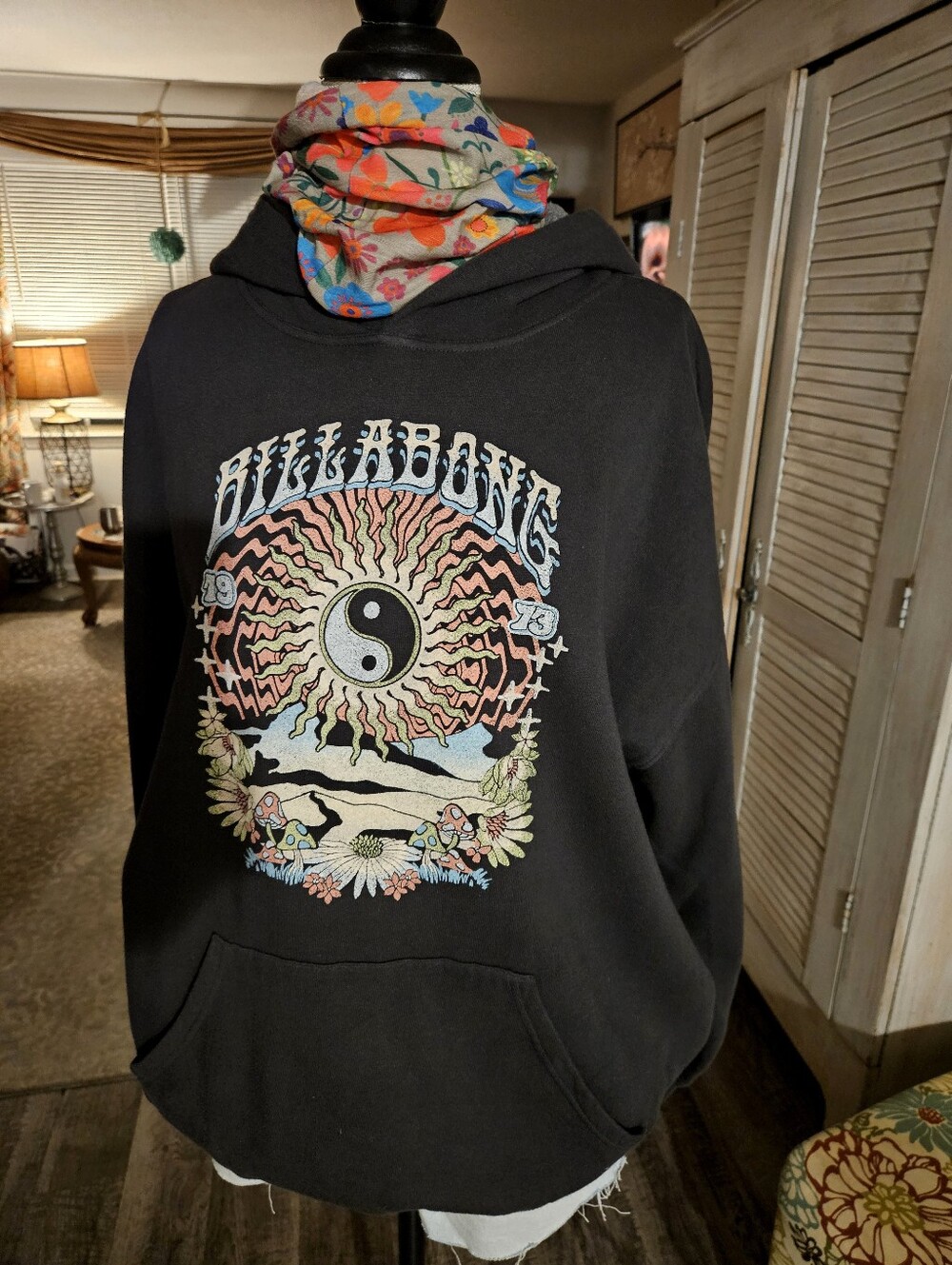 NWOT Billabong Hoodie Sweatshirt Black/Multi Size Large Nice!